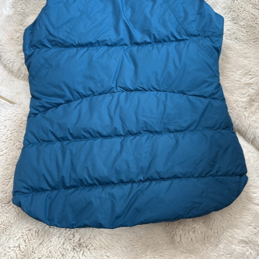 Athleta Downtown Puffer Vest Down in Dark Sardina Blue / Teal Small Semi Fitted - Picture 9 of 14